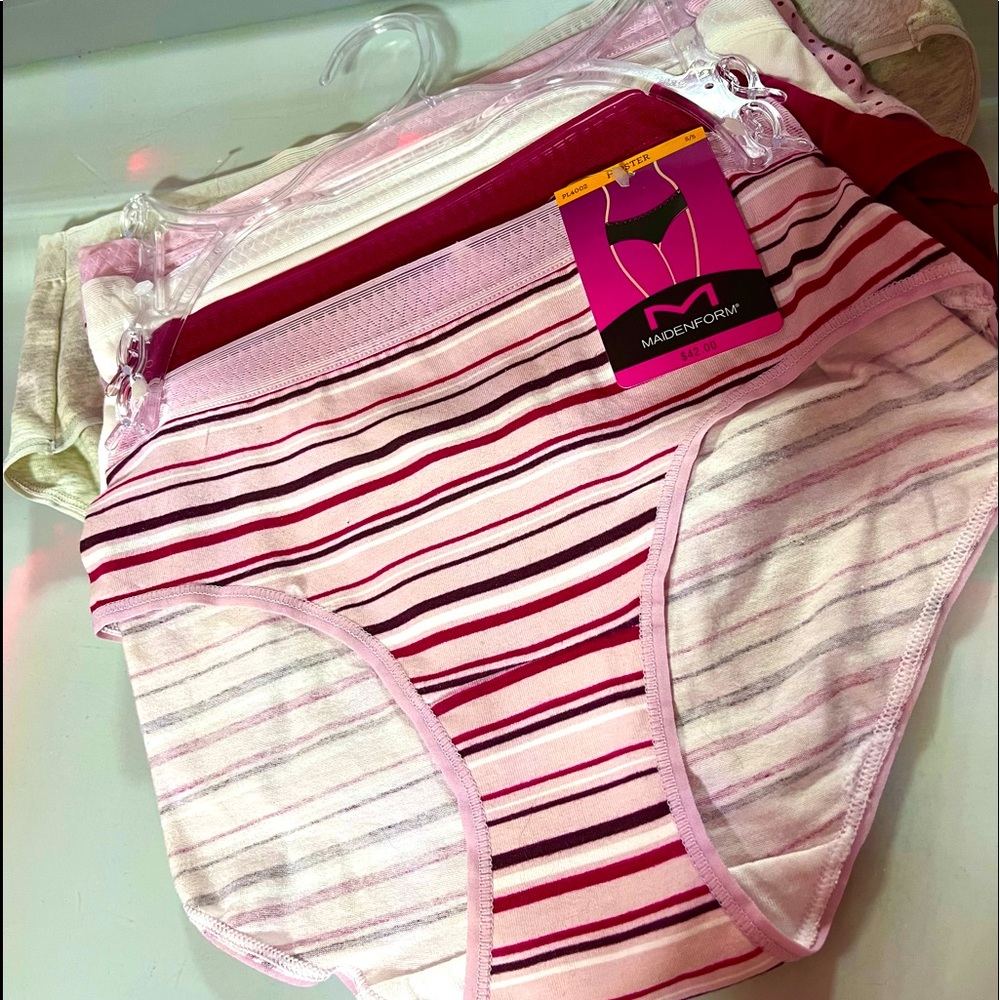 MaidenForm 5 pack underwear
NEW